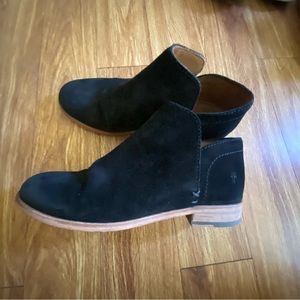 Frye Elyssa black booties